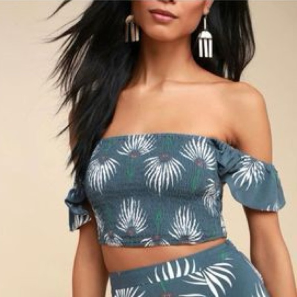 Lulu’s Blue Tropical Print Smocked Ruffled Off-shoulder Straps Bandeau Crop XS